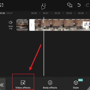 How to Zoom In on CapCut Mobile?